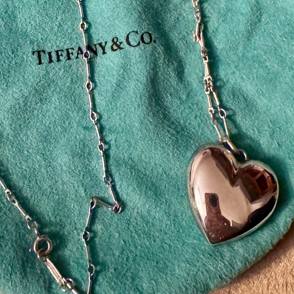 ❤️TIFFANY & CO. PUFFED HEART NECKLACE ❤️ - Picture 4 of 10